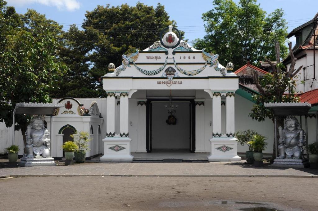 Kj Hotel Yogyakarta Exterior foto
