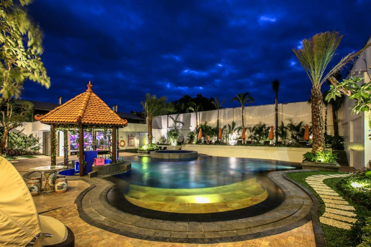Kj Hotel Yogyakarta Exterior foto
